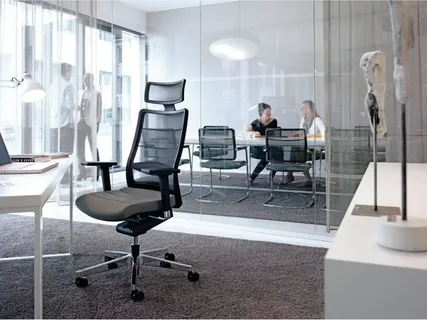 تصویر 4 از صندلی اداری با پشتی توری برای تهویه بهتر و نشستن خنک‌ تر